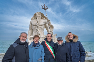 Martinsicuro - Inaugurata la Statua del Nettuno al Molo Nord: nuovo simbolo della città